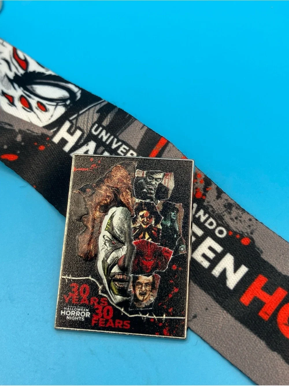 universal studios 30th anniversary  Horror Nights lanyard with 2 pins